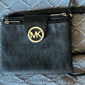 Michael Kors. Crossbody